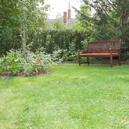 Elfy Bed and Breakfast 4*