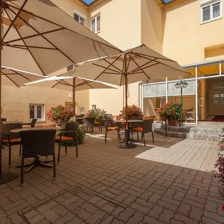 Elfy Alojamento de Acomodação e Pequeno-almoço 4*