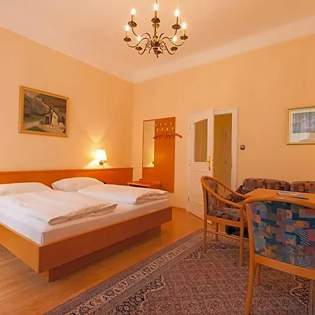 Elfy Bed & Breakfast 4*